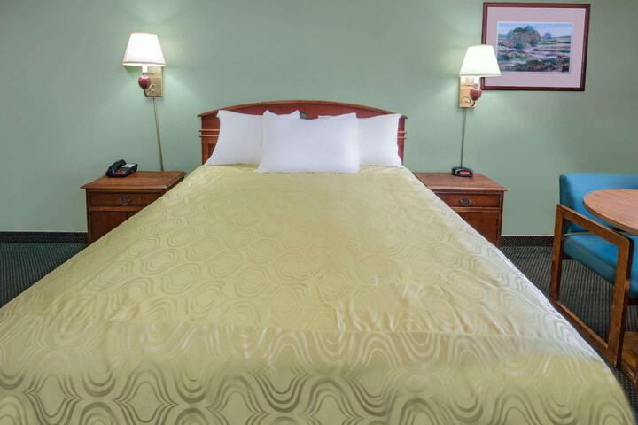 1 King Bed (7 of 7)