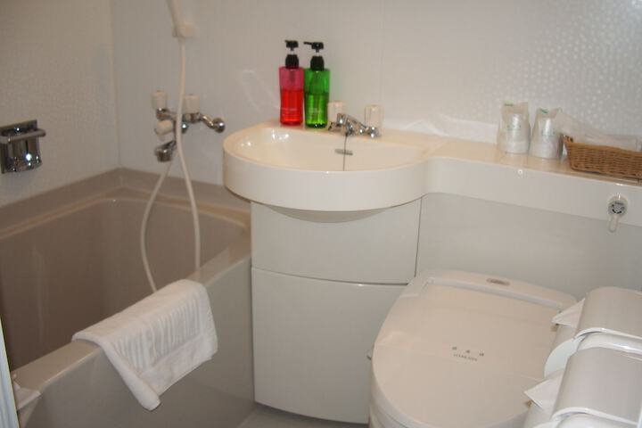 Room 8 of 21