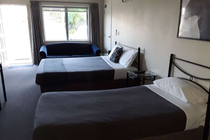 Room 13 of 31