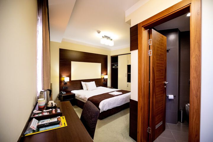 Room 10 of 23