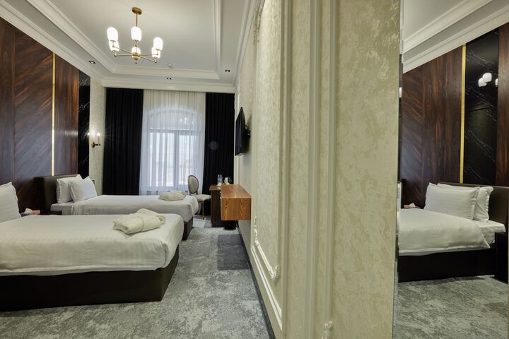 Room 10 of 31