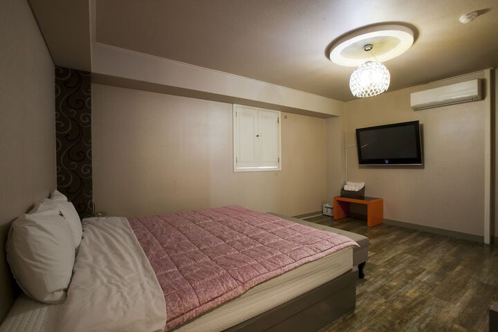 Room 29 of 77