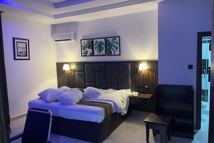 Room 10 of 62