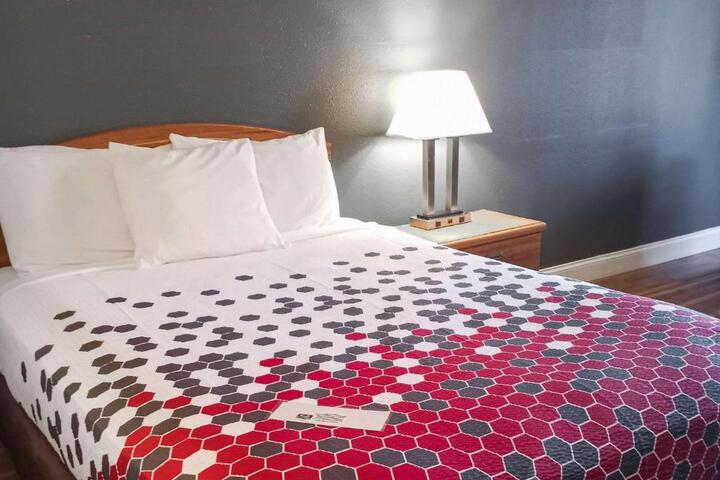 Double Bed Accessible (7 of 9)