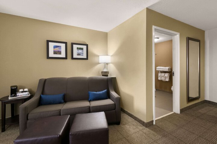 2 Queen Beds Suite (11 of 11)