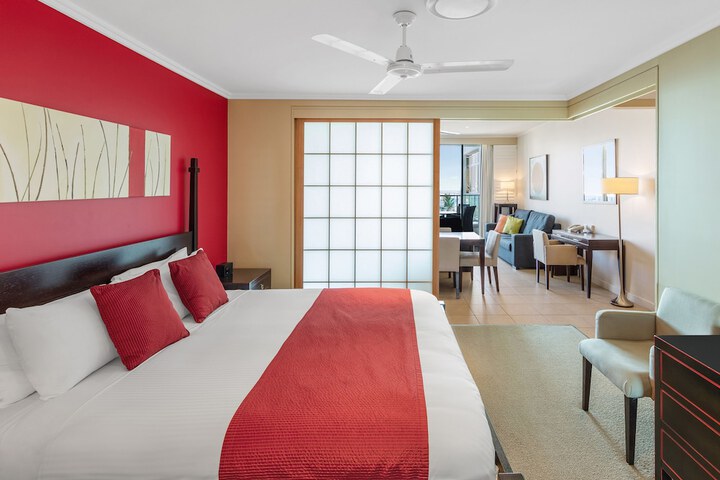 Room 6 of 175