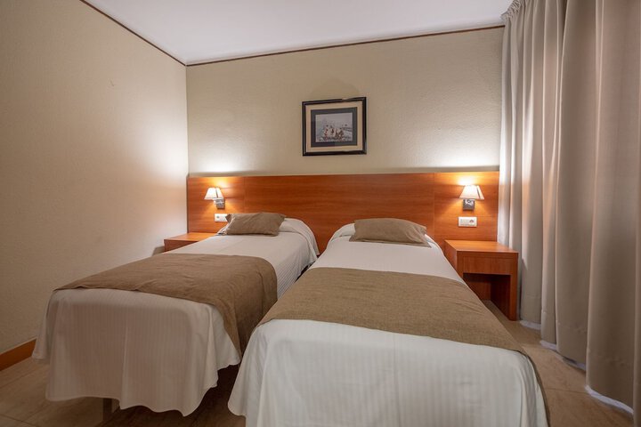 Room 6 of 25