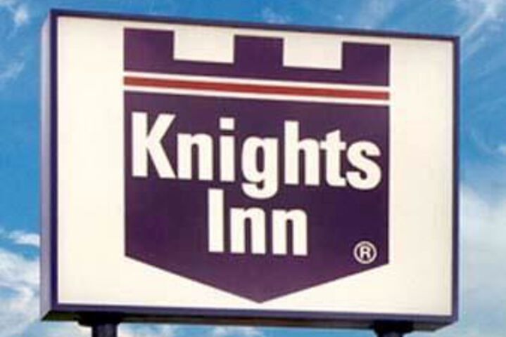 Econo Lodge Inn & Suites