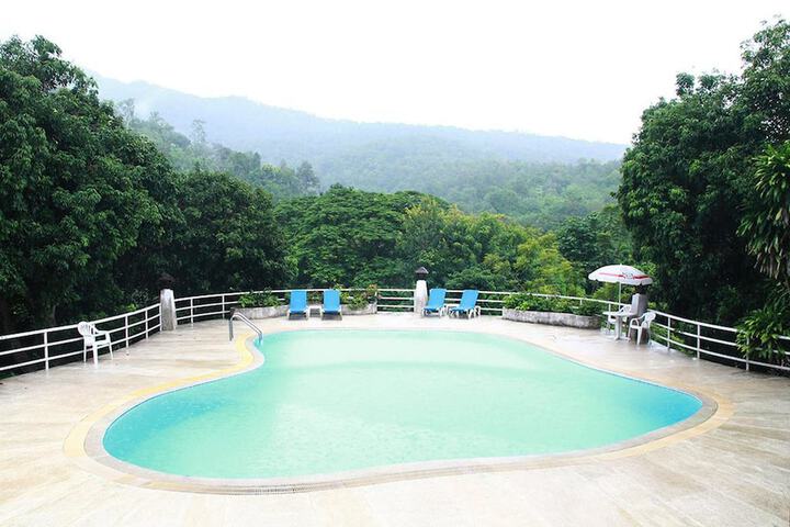 Pools & Facilities