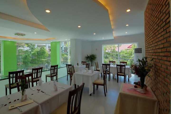 Dining 5 of 7