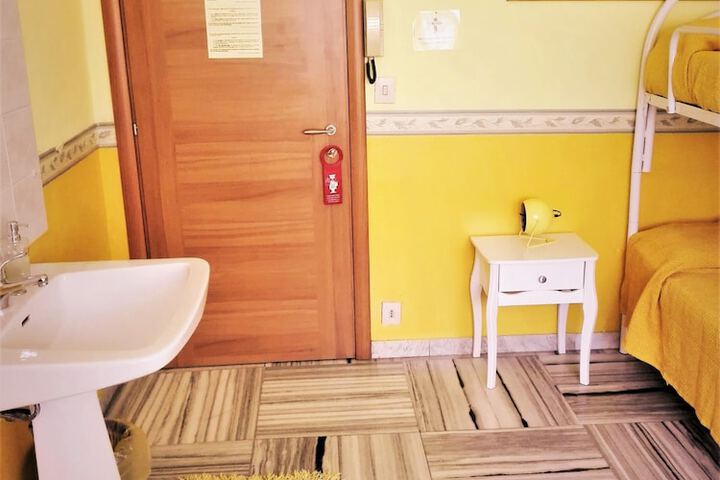 Room 16 of 140