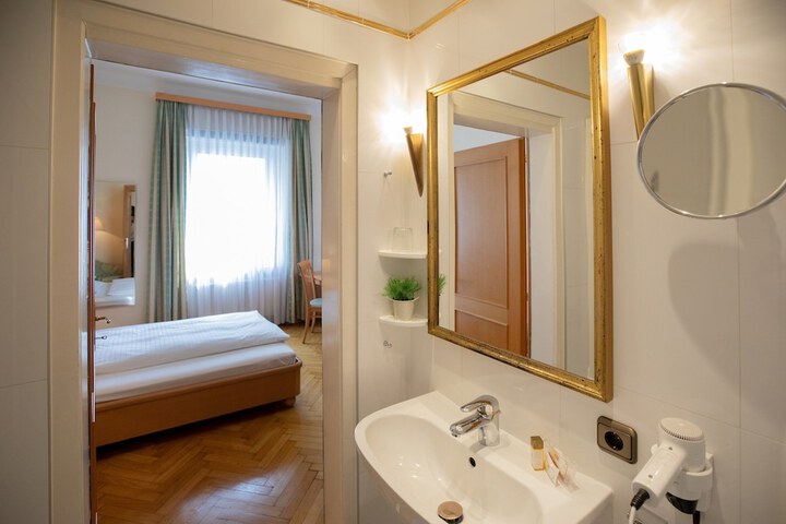 Room 42 of 88