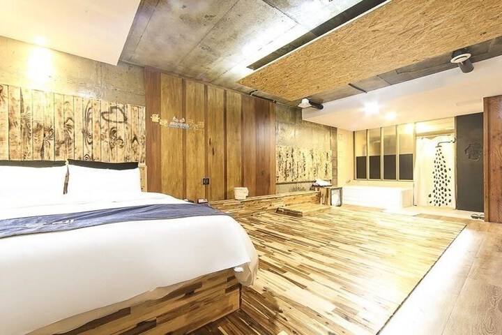 Room 2 of 34