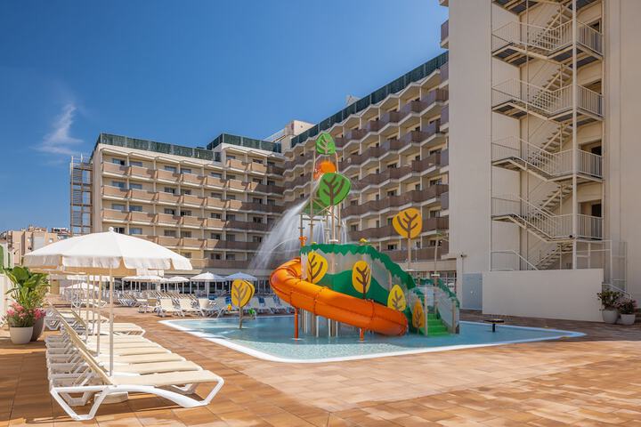 Hotel with Pool