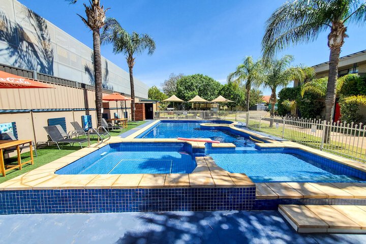 Pool 81 of 100