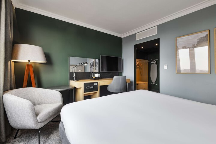 Room 46 of 137