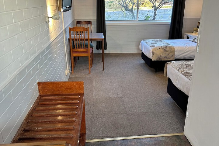 Room 11 of 27