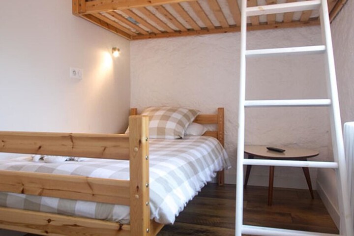 Room 5 of 48