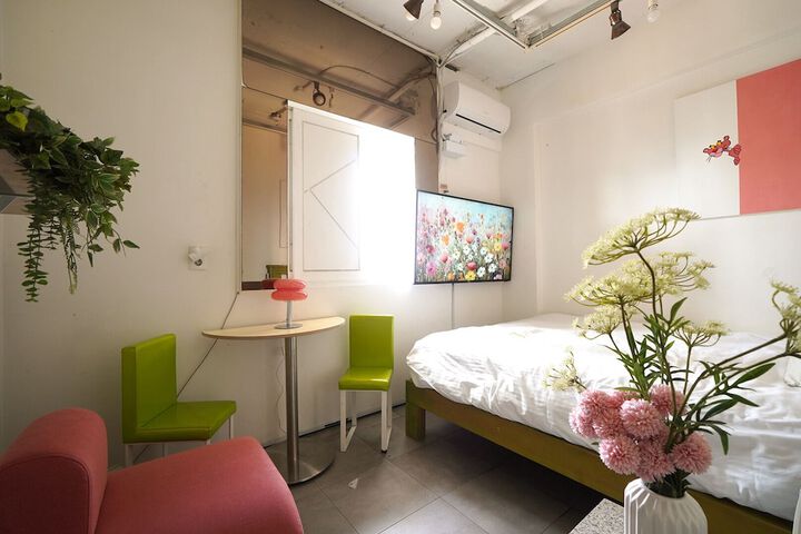 Room 12 of 43