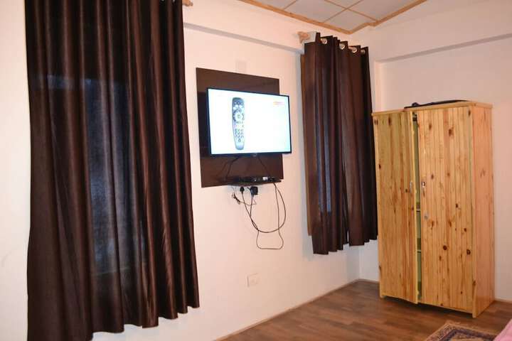 Room 4 of 24