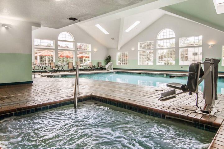 Indoor spa tub