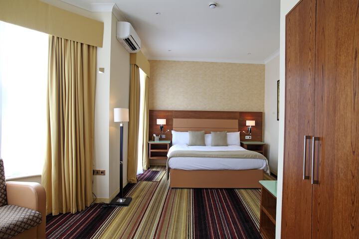 Room 4 of 70