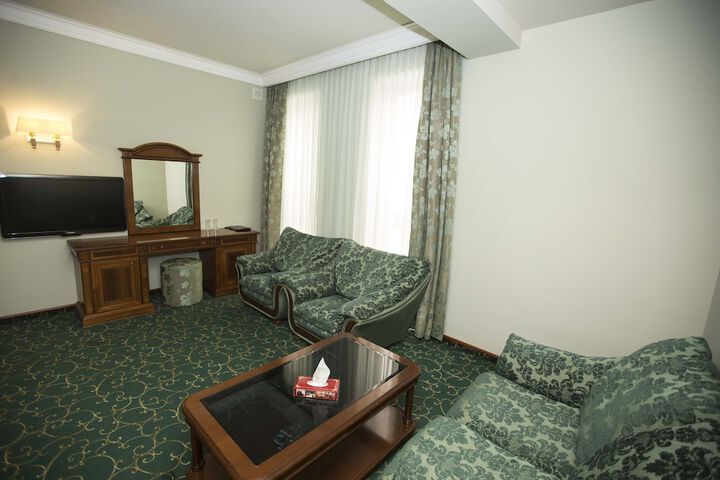 Room 7 of 141