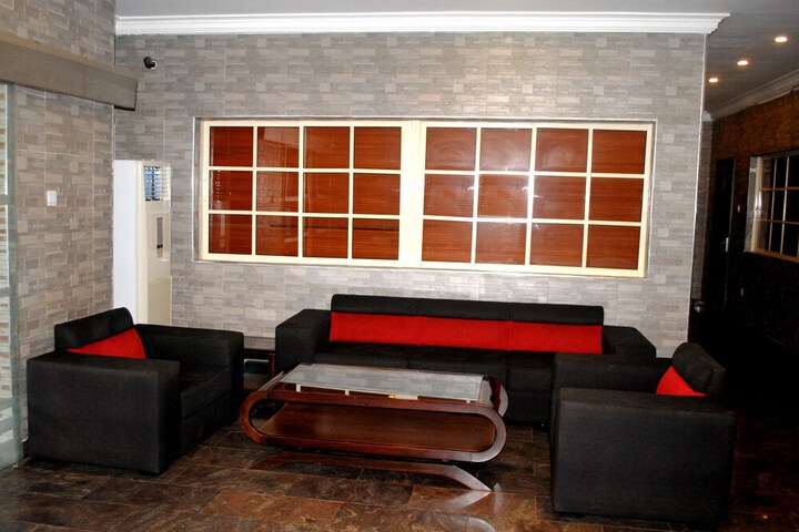 Lounge 51 of 57