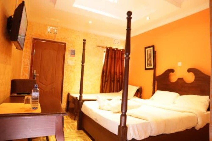 Room 3 of 32