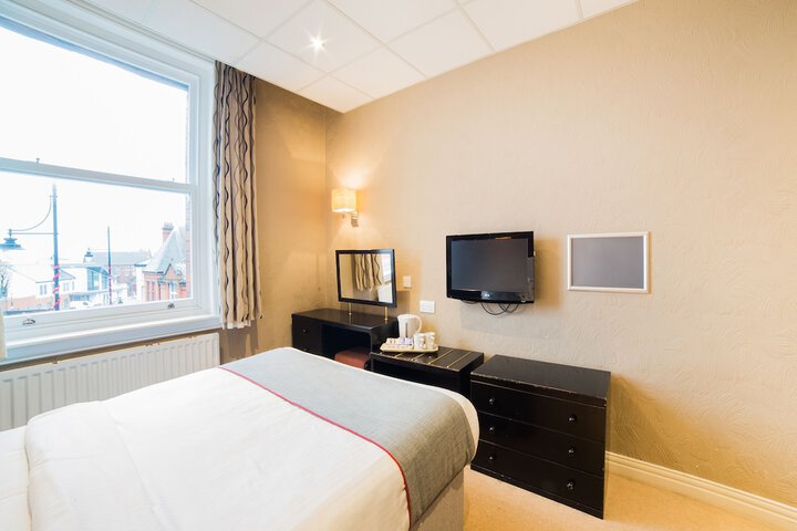 Room 4 of 36
