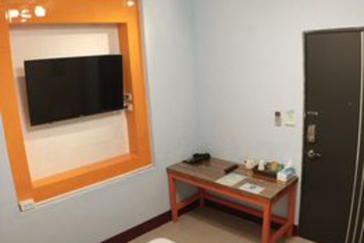 Room 19 of 33
