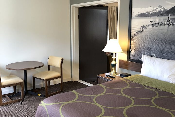Room 11 of 36