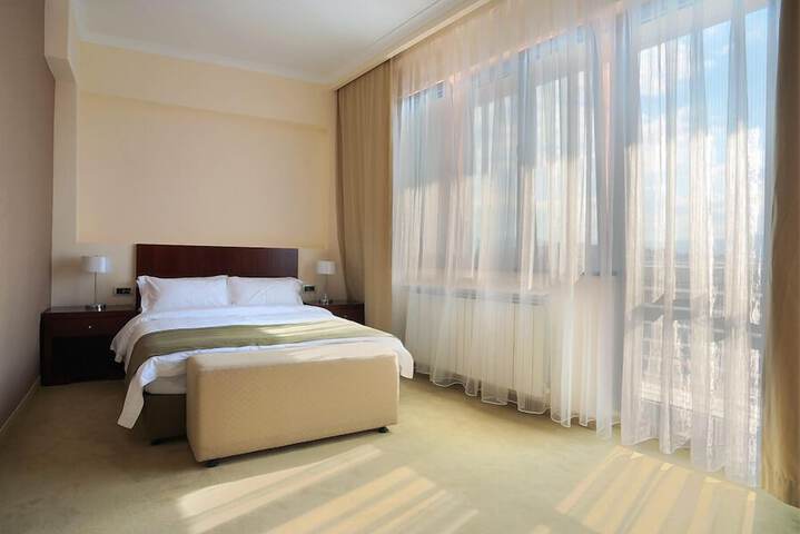 Room 6 of 33