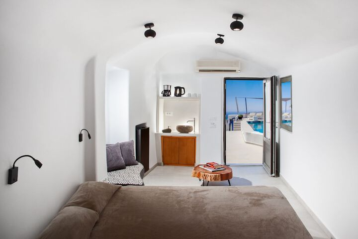 Room 13 of 84