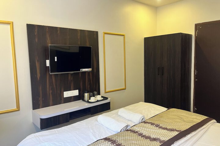 Room 6 of 52