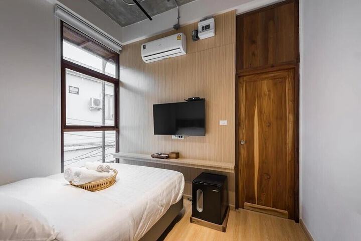 Room 16 of 40
