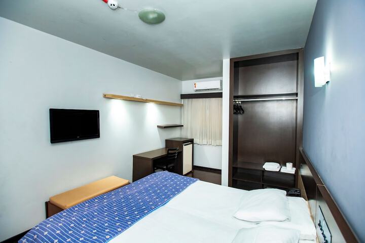 Room 12 of 77