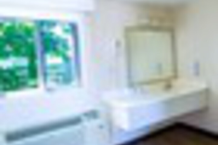 Room 173 of 207