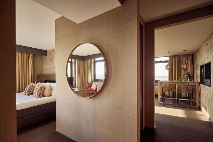 Room 25 of 53