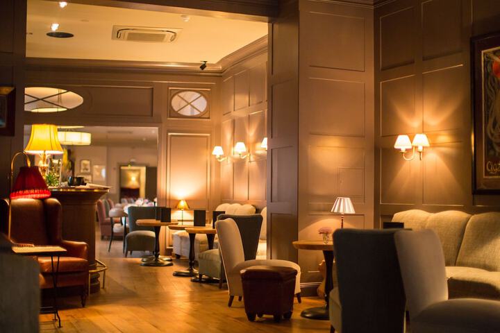 Lounge 52 of 71