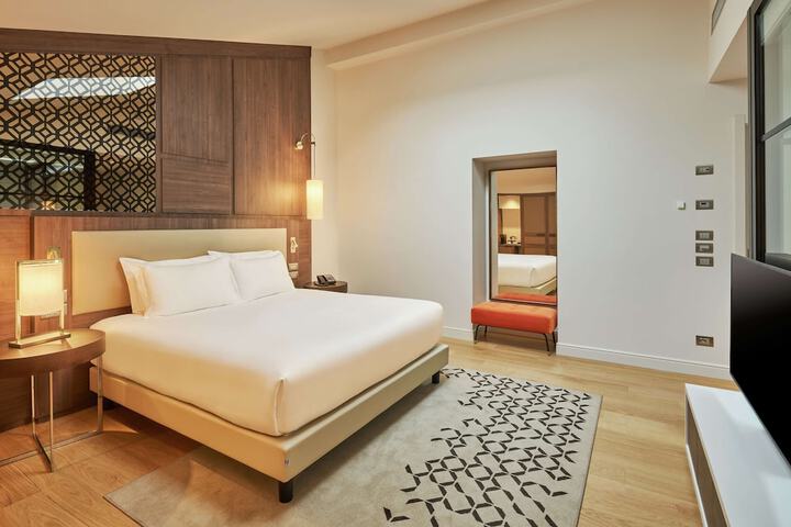 Room 45 of 163