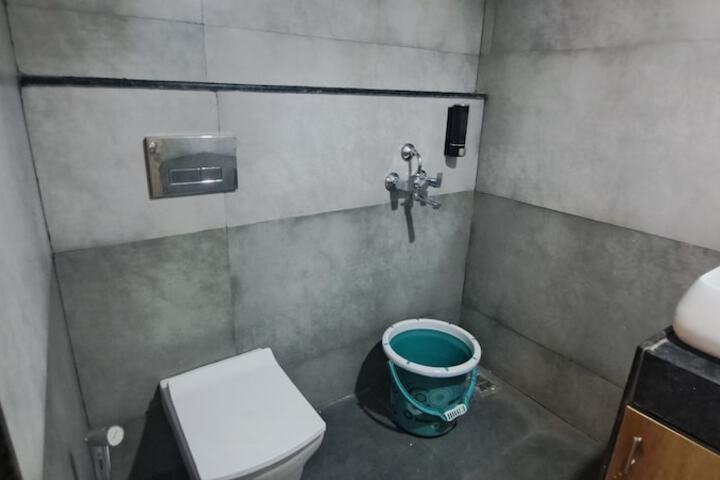 Room 30 of 46