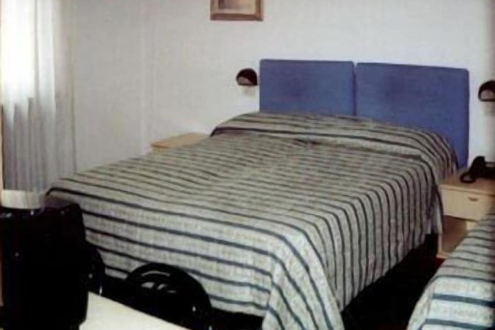 Room 4 of 13