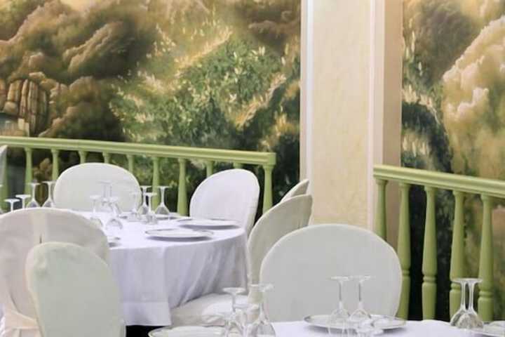 Ballroom/Hall 58 of 133