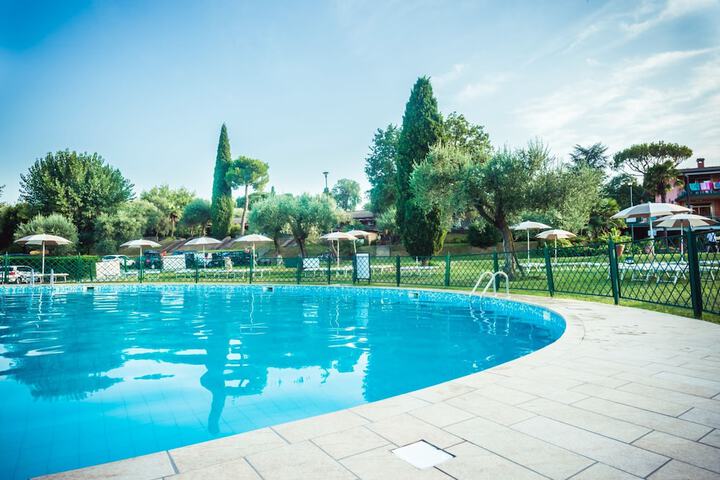 Pool 76 of 136