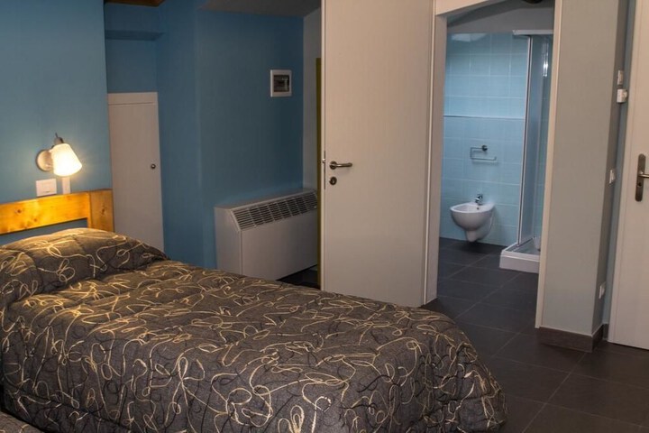 Room 5 of 37