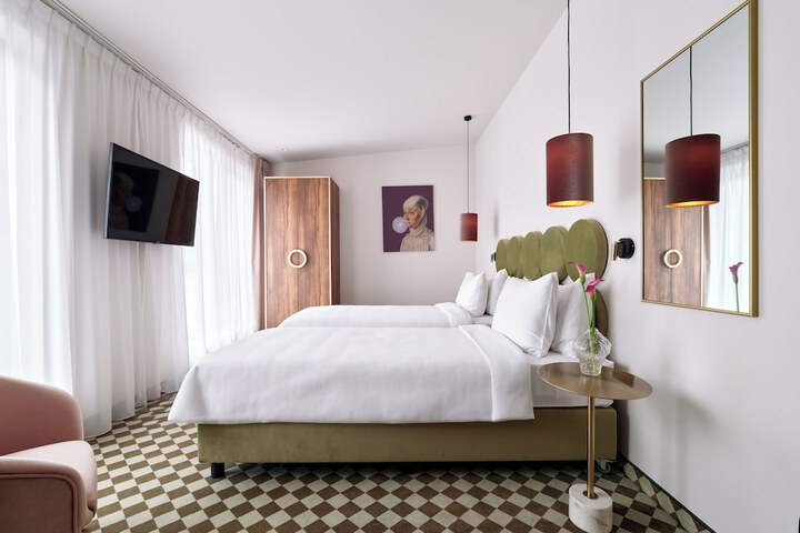 Room 54 of 96