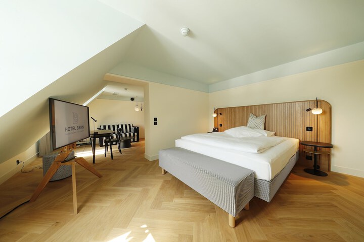 Room 7 of 63