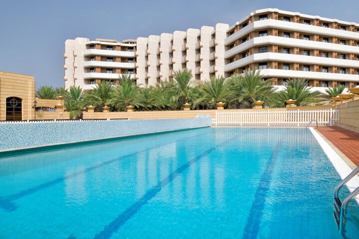 Hotel Pool