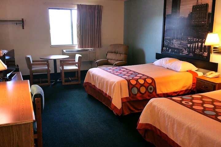 1 Queen Bed Accessible Room (20 of 25)